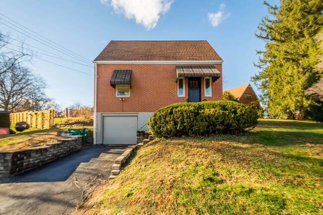 Building Photo - Move in TODAY! Check out this beautifully RENOVATED 3 bedroom in CHURCHILL!