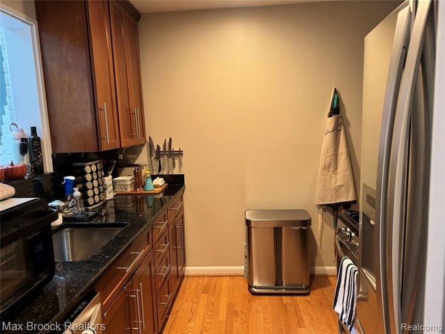 Photo - 383 W Brown St