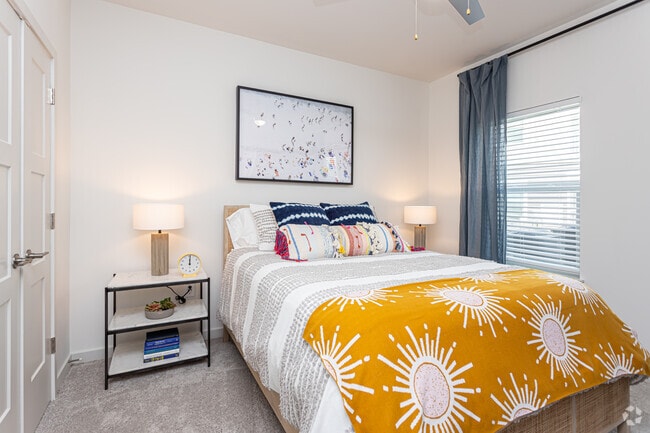1BR, 1BA - 778SF