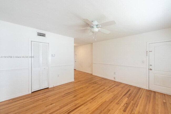 Photo - 7620 SW 55th Ave Apartamento Unidad A