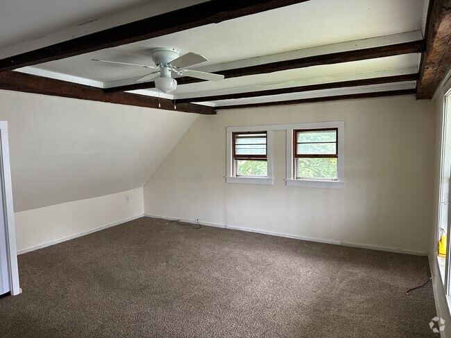 Building Photo - 7 Stone St Unit 3 Rental