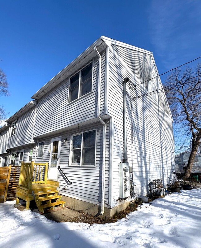 Photo - Spacious 3 Bedroom, 2 Bath Townhouse with In-Unit Laundry in Lowell, MA