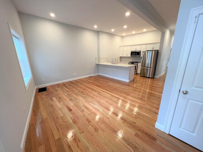 Photo - 126 Cross St