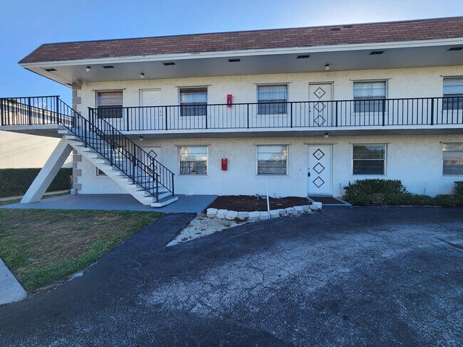 Photo - 227 Castlewood Dr Unit 102