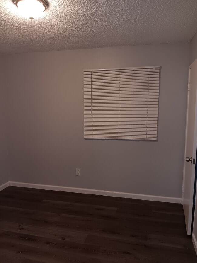 Photo - 9429 S Central Ave