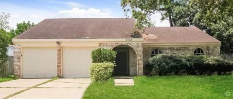 Building Photo - 2703 Wood River Rd Rental