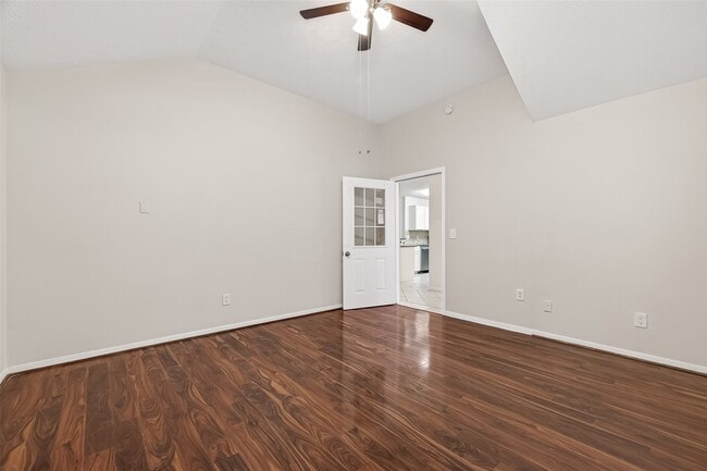 Photo - 2002 Foundary Dr