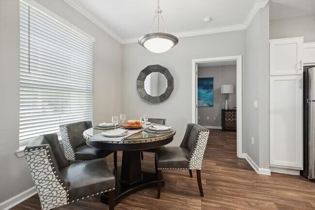 Photo - Your New High-End Retreat – Enjoy 1 Month ... Unidad DWR