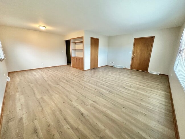 Building Photo - 5828-5830-5830 N 76th St Unit 5828 (Lower)