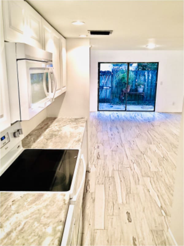 Photo - 625 N Halifax Ave