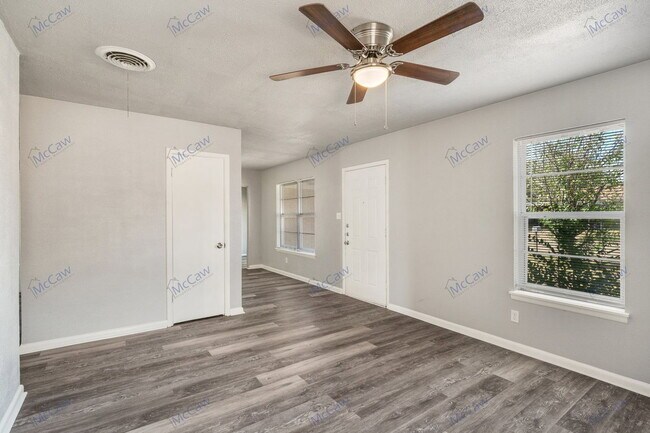 Photo - 811 Vogel St