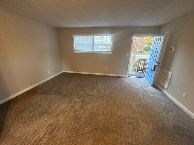 Photo - Adorable 2 Bed 1 Bath Duplex, Available Now! Casa Adosada