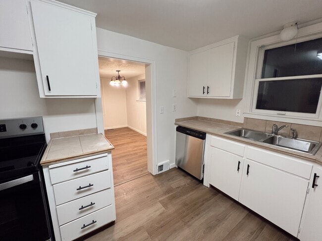 Photo - 1408 10th St N