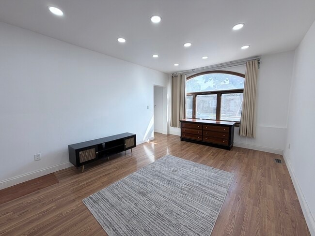 Photo - 3206 S Lowe Ave