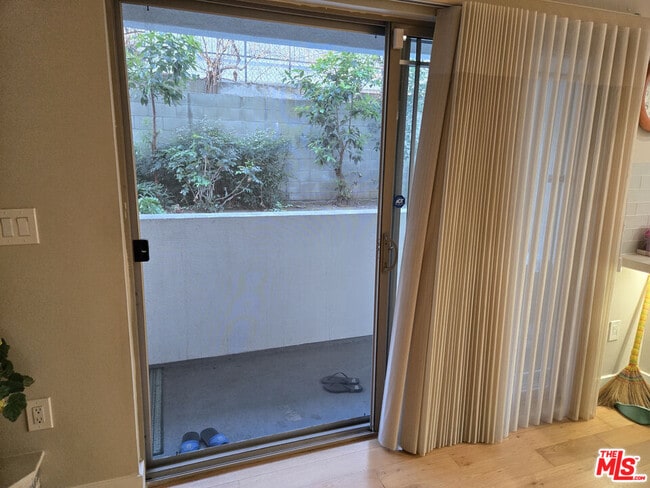 Photo - 4733 Elmwood Ave Unidad 103