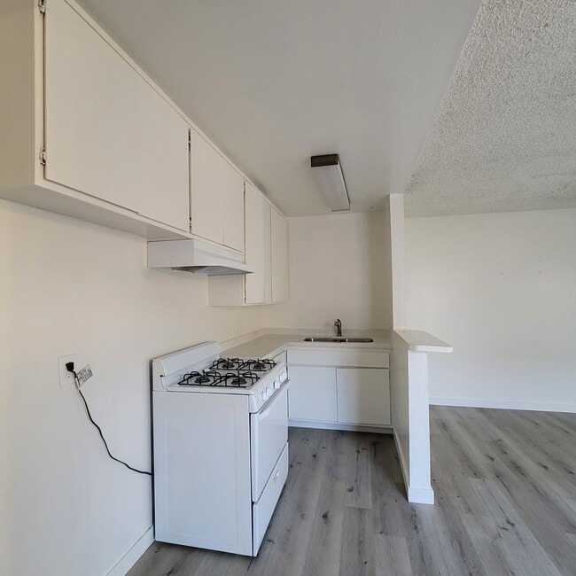 Building Photo - 6715 Woodley Ave Unit 27 Rental