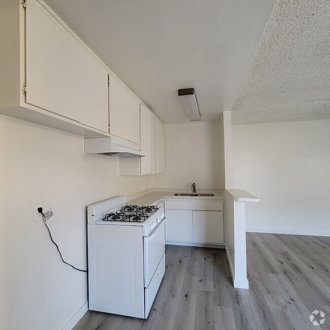 Building Photo - 6715 Woodley Ave Unit 27 Rental