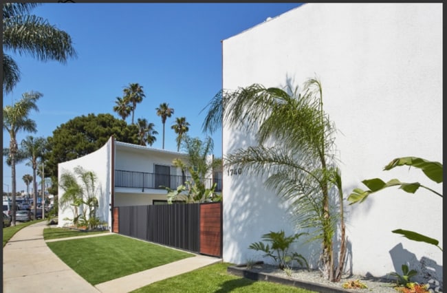 1740 Redondo Ave