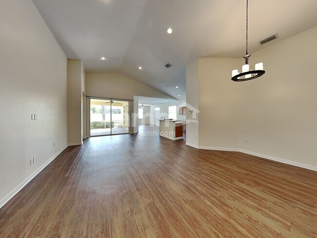 Photo - 6244 Macaw Glen