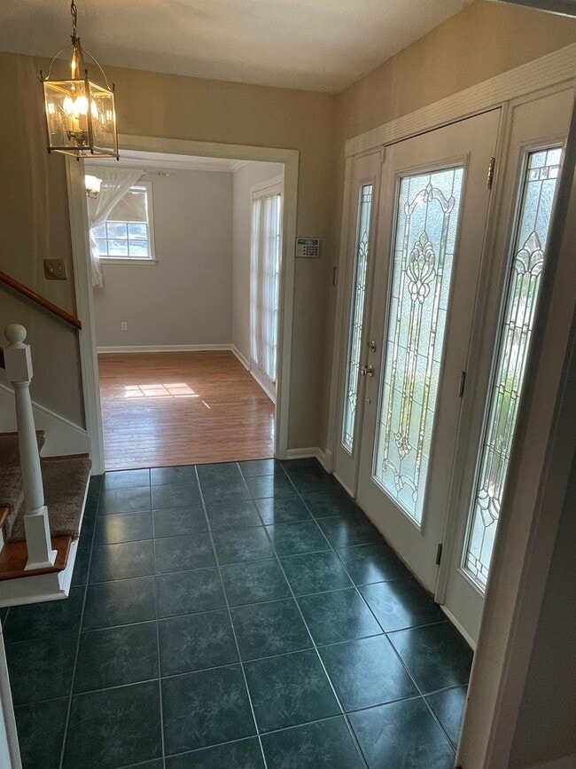 Photo - Spacious 4BD Home in Metairie, with Driveway and Fenced in Backyard