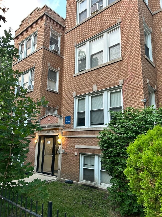 Building Photo - 5041 W 18th St Unit 10