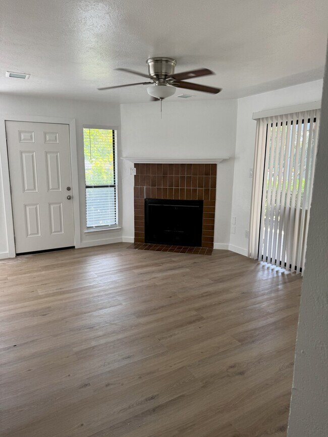 Photo - 5418 Lakeview Pkwy