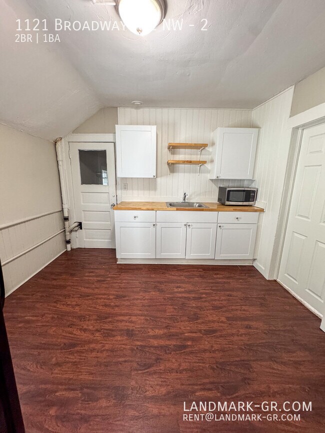 Photo - 1121 Broadway Ave NW Unit 2