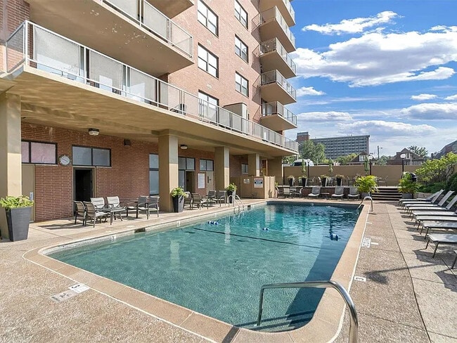 Photo - 4466 W Pine Blvd Unit 6A