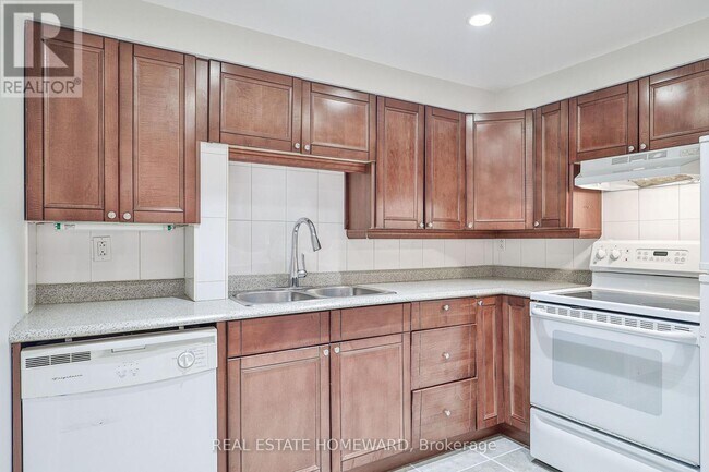 Photo - 168 Wainscot Ave