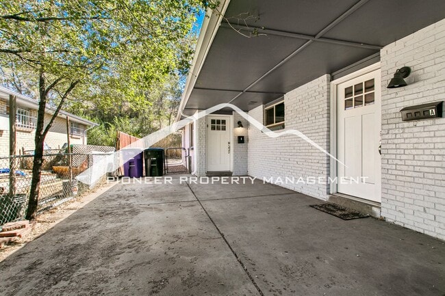 Photo - Spacious Half Duplex with Fenced Yard and Washer/Dryer