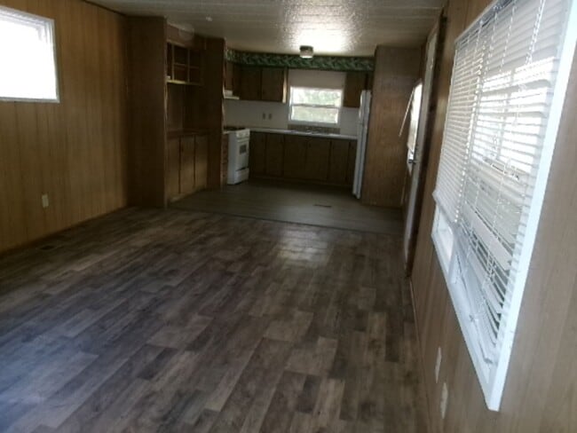 Photo - 10054 Hill Rd