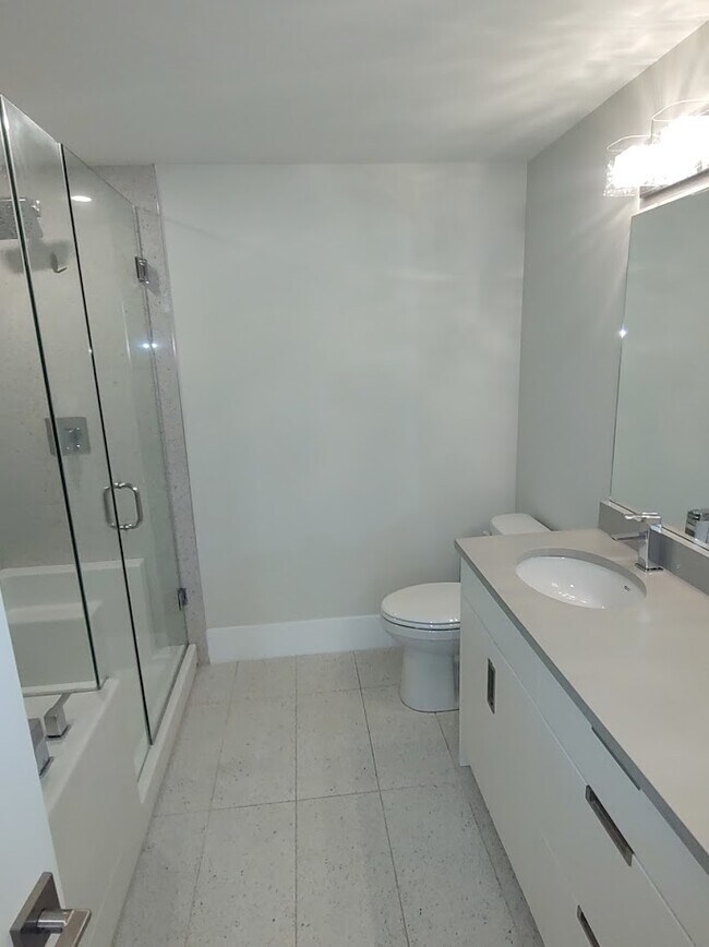 Photo - 4000-4000 Redstone Cres