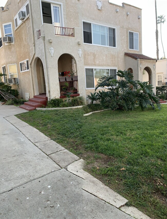 Photo - 5730 1/2 La Mirada Ave Unidad Studio - 4