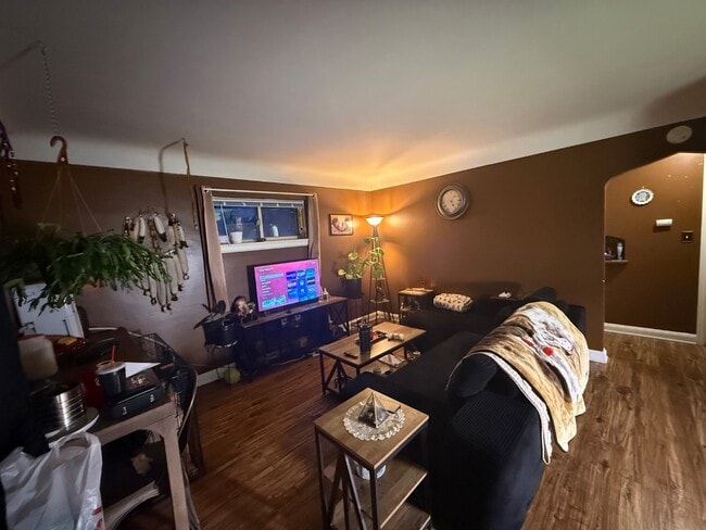 Photo - 602 E 7th St