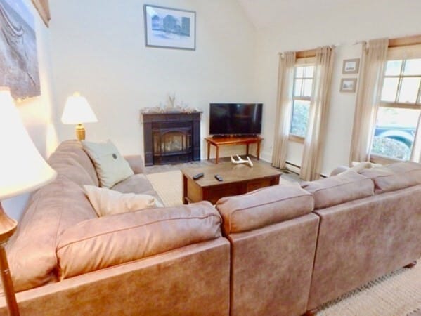 54 Schoolhouse Rd