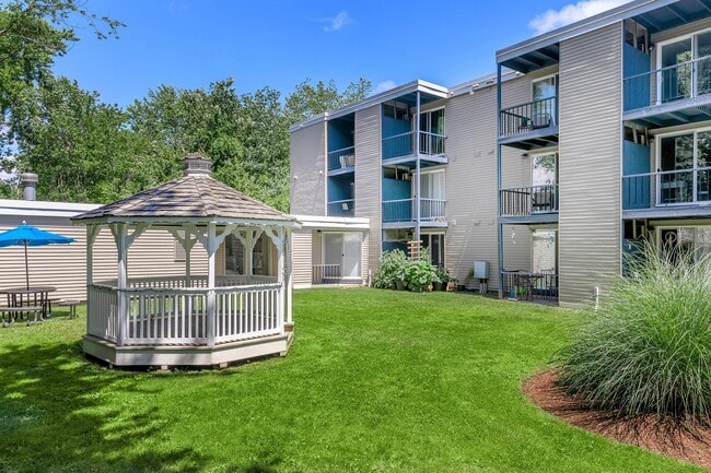 RELAX IN STYLE IN OUR SCENIC GAZEBO GARDEN - Autumn Ridge