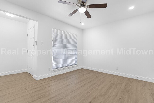 Photo - 512 Livingston Dr