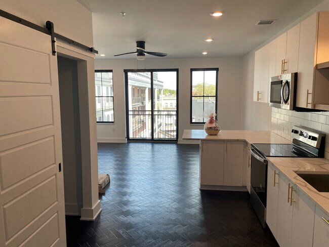 Photo - BROADWAY 385