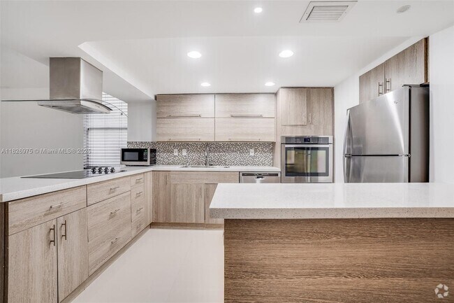 Building Photo - 20350 W Country Club Dr Unit 120-4 Rental