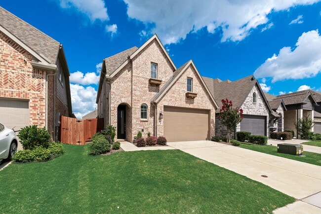 Building Photo - Beautiful 5 bedroom 3 full bath home in the heart of Heartland!