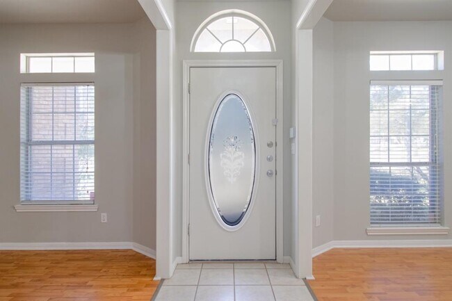 Photo - 504 Oakwood Blvd