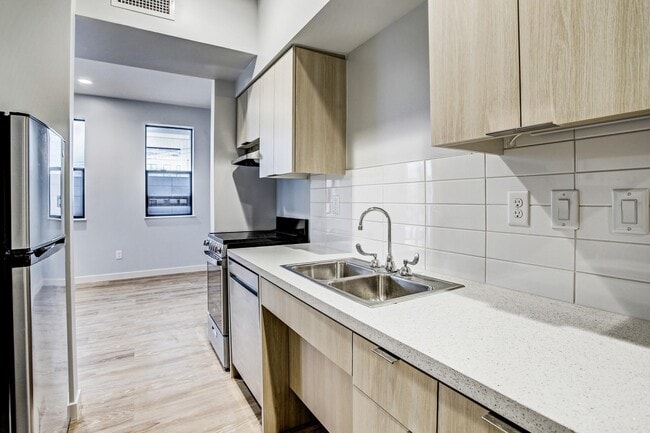 Photo - 3113 St Charles St Unidad 300