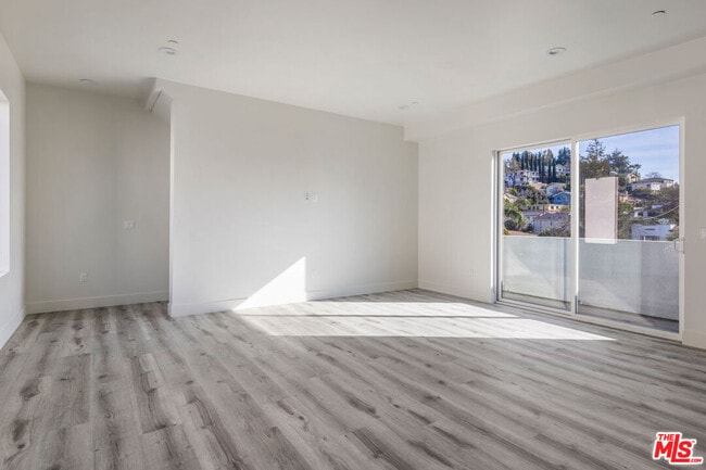 2494 W Shenyad Ct