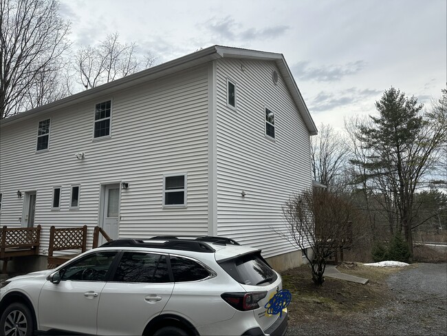 Puerta trasera - 394 County Route 76 Unidad 394 County Route 76