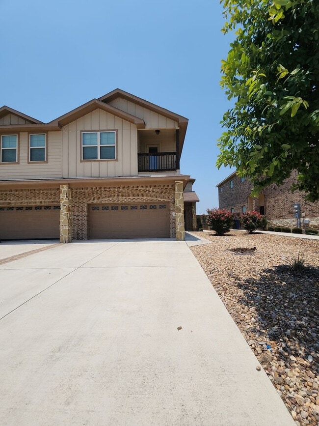 Photo - Large 3/2.5/2 in Creekside Crossing! Game Room + Balcony! Fridge Included / CISD