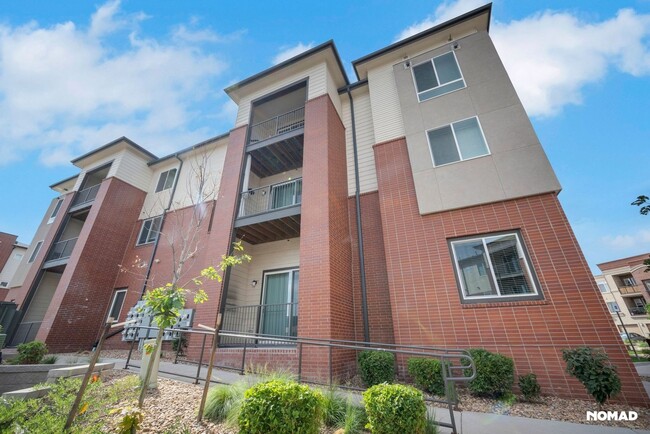 Building Photo - Charming 2BR-2BA Condo in Aurora Town Center