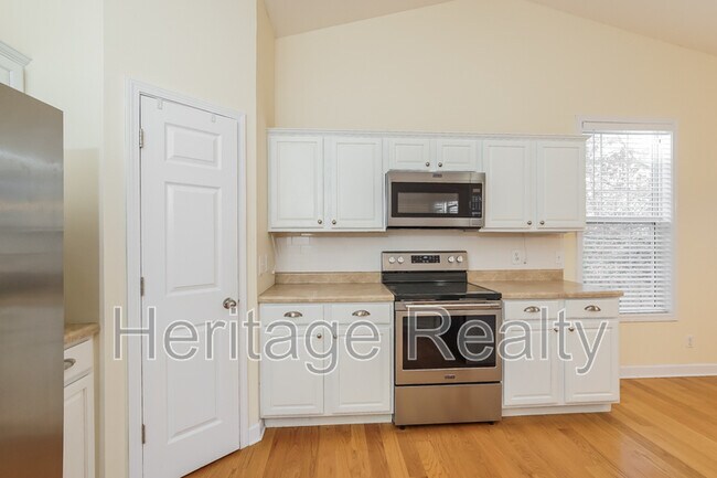 Photo - 880 Glenfield Dr