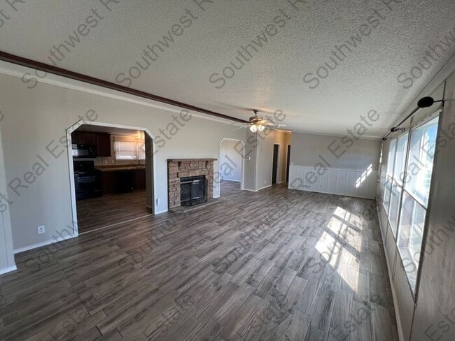 Photo - Spacious 3 bedrooms 2 baths home- Storage ...