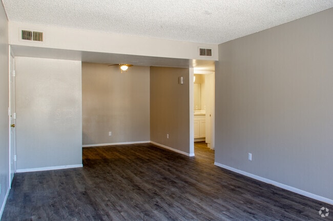 Renovated - 1 BD, 1 BA - 750 SQ FT