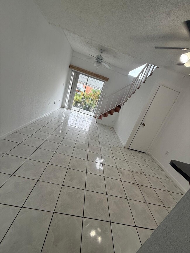 Photo - 1305 W 46th St
